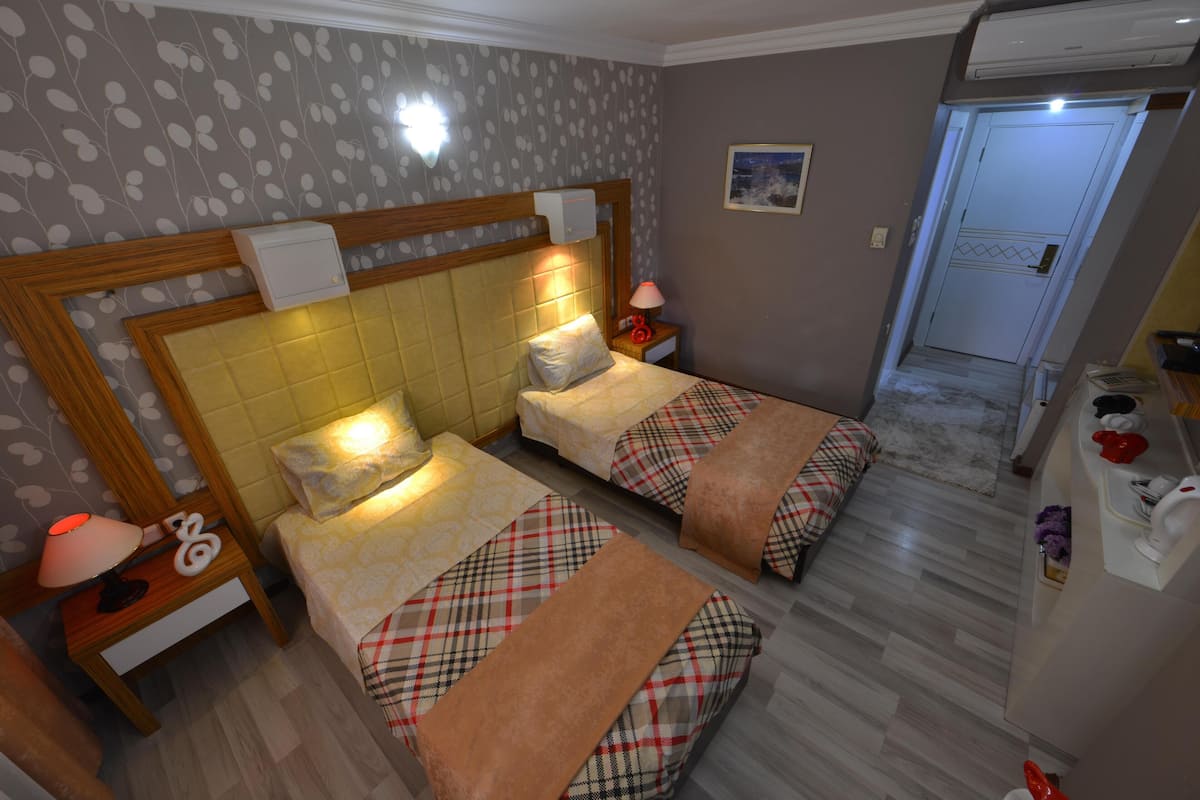 Egyptian cotton sheets, premium bedding, minibar, in-room safe