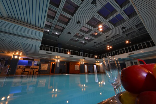 Piscine couverte, piscine extérieure