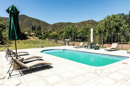 Außenbereich. Old Mill Lodge, Working Ostrich Farm & Restaurant, Oudtshoorn