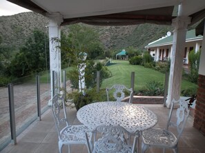 Daily buffet breakfast (ZAR 175 per person)