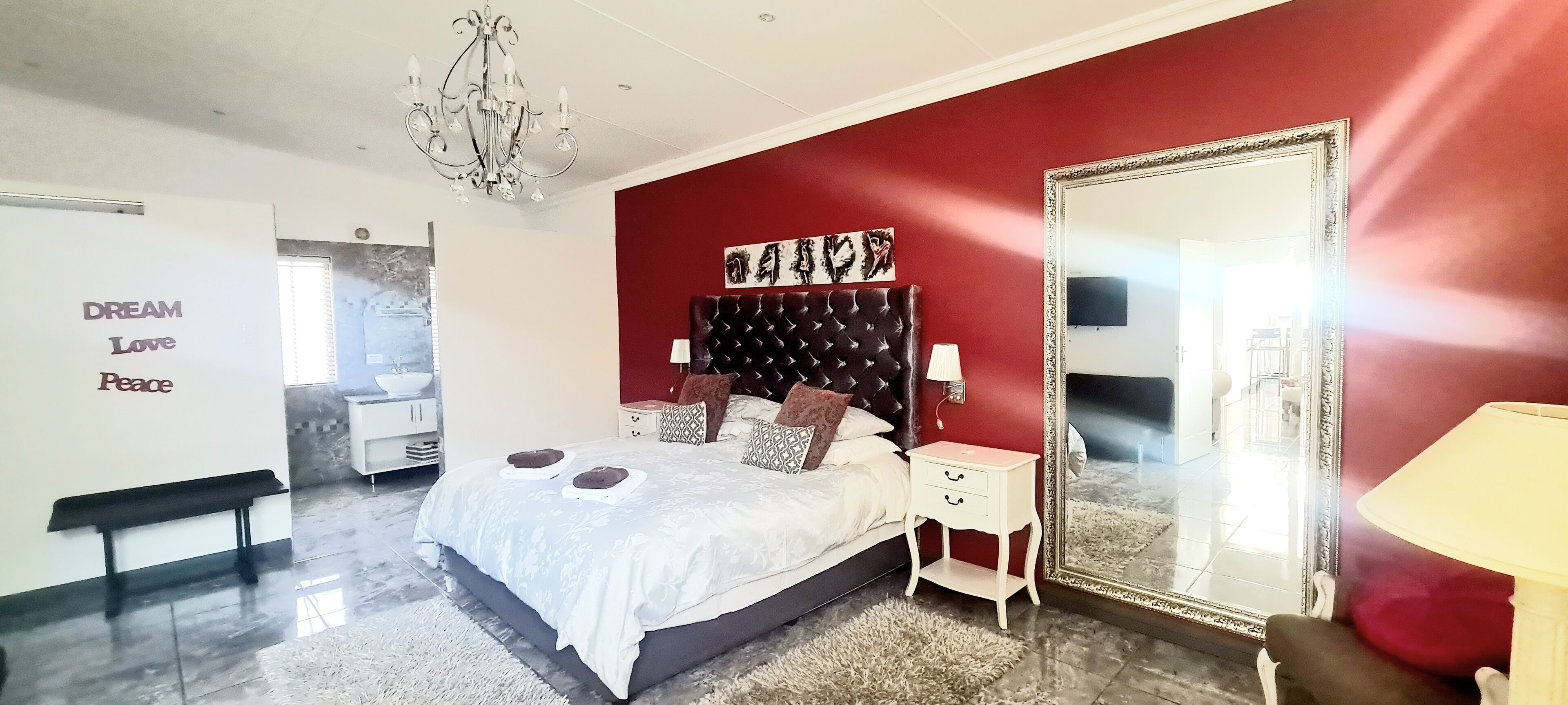 Apartamento de luna de miel | Caja fuerte, mobiliario individual, cortinas opacas