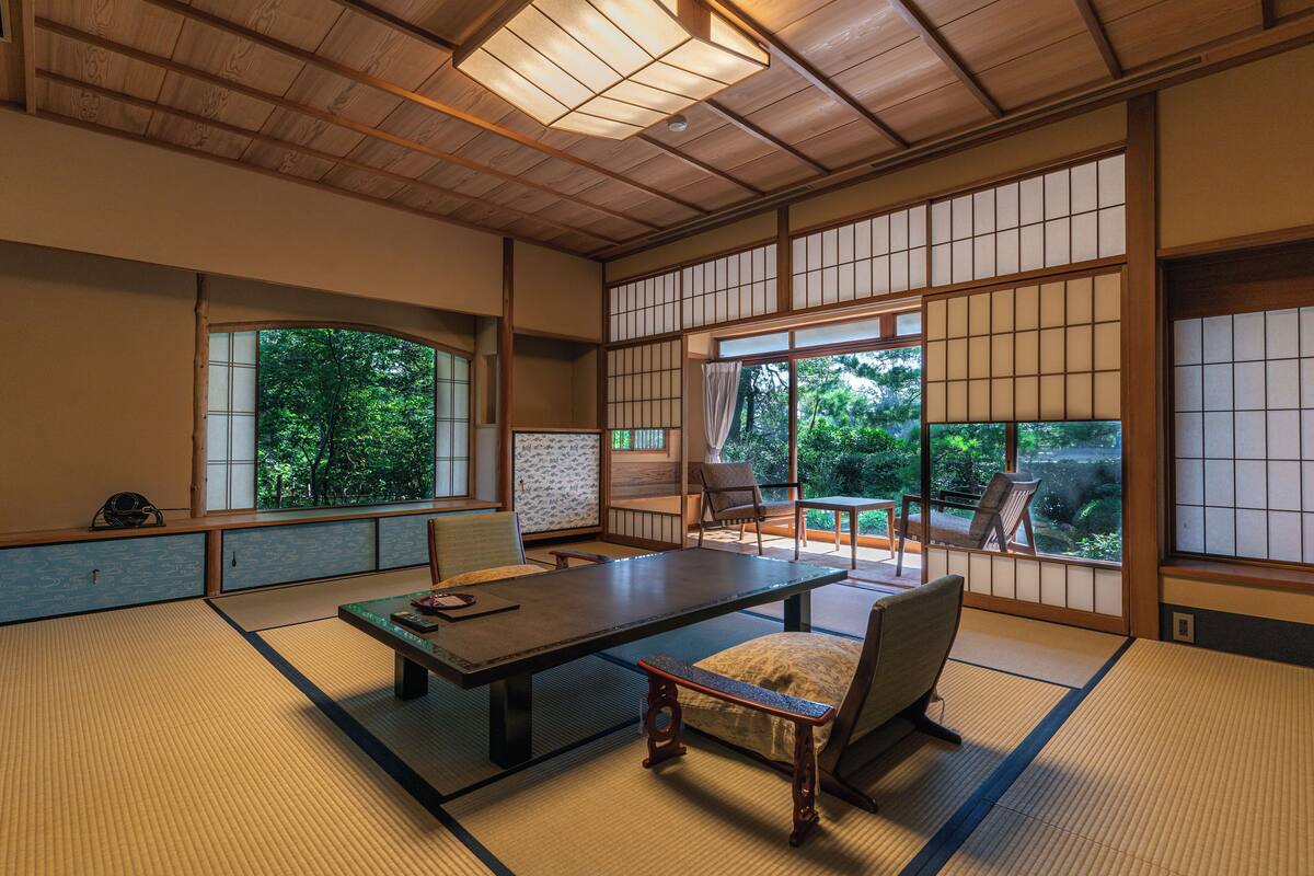 豪華客房 (Japanese, Ryuutou) | 高級寢具、羽絨被、記憶床墊、客房內保險箱