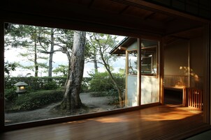 Luxury Twin Room | Premium bedding, down comforters, memory foam beds, in-room safe