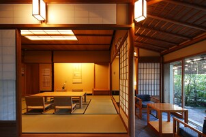 Japanese Deluxe Suite Room - Kumoi - | Premium bedding, down comforters, memory foam beds, in-room safe