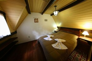 Individually decorated, blackout curtains, free WiFi, bed sheets