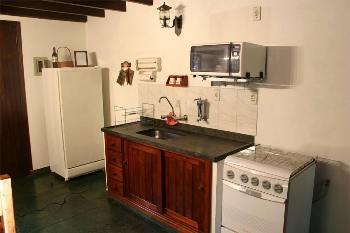 double room (chalet) | private kitchenette | fridge, microwave, cookware/dishes/utensils