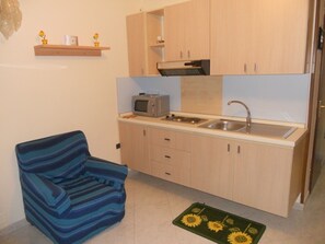 Standard Apartment, 1 Bedroom | Private kitchen