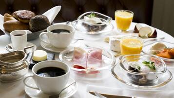 Free daily cooked-to-order breakfast