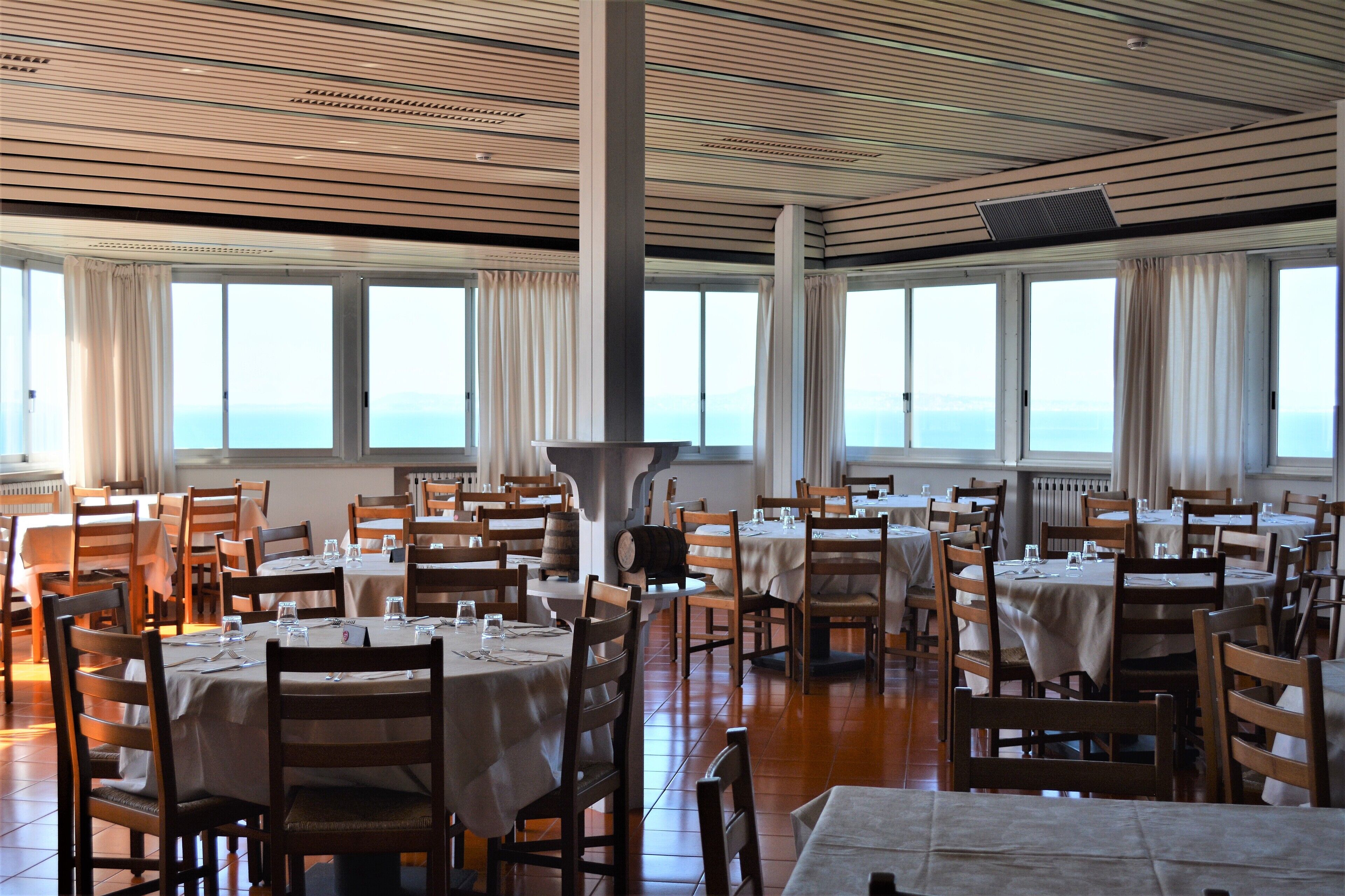 free daily breakfast