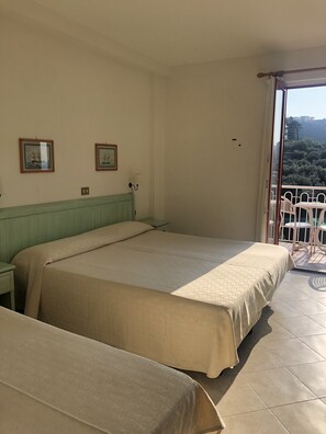 Chambre Triple Classique, balcon