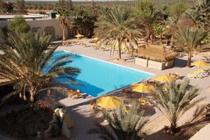 Indoor pool, outdoor pool, pool umbrellas, pool loungers - Hotel Sahara Douz (Douz Nord)