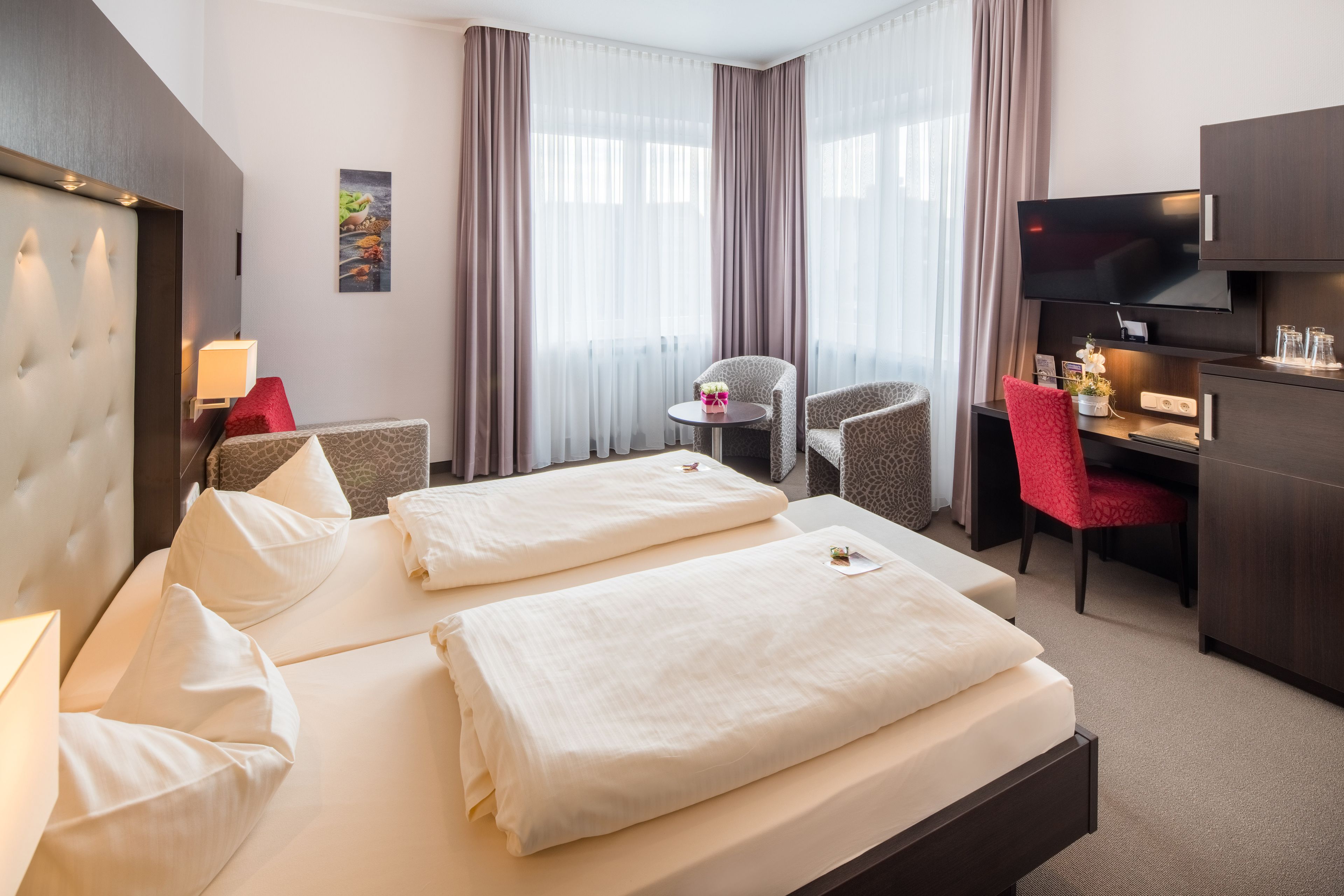 hypo-allergenic bedding, minibar, in-room safe, desk