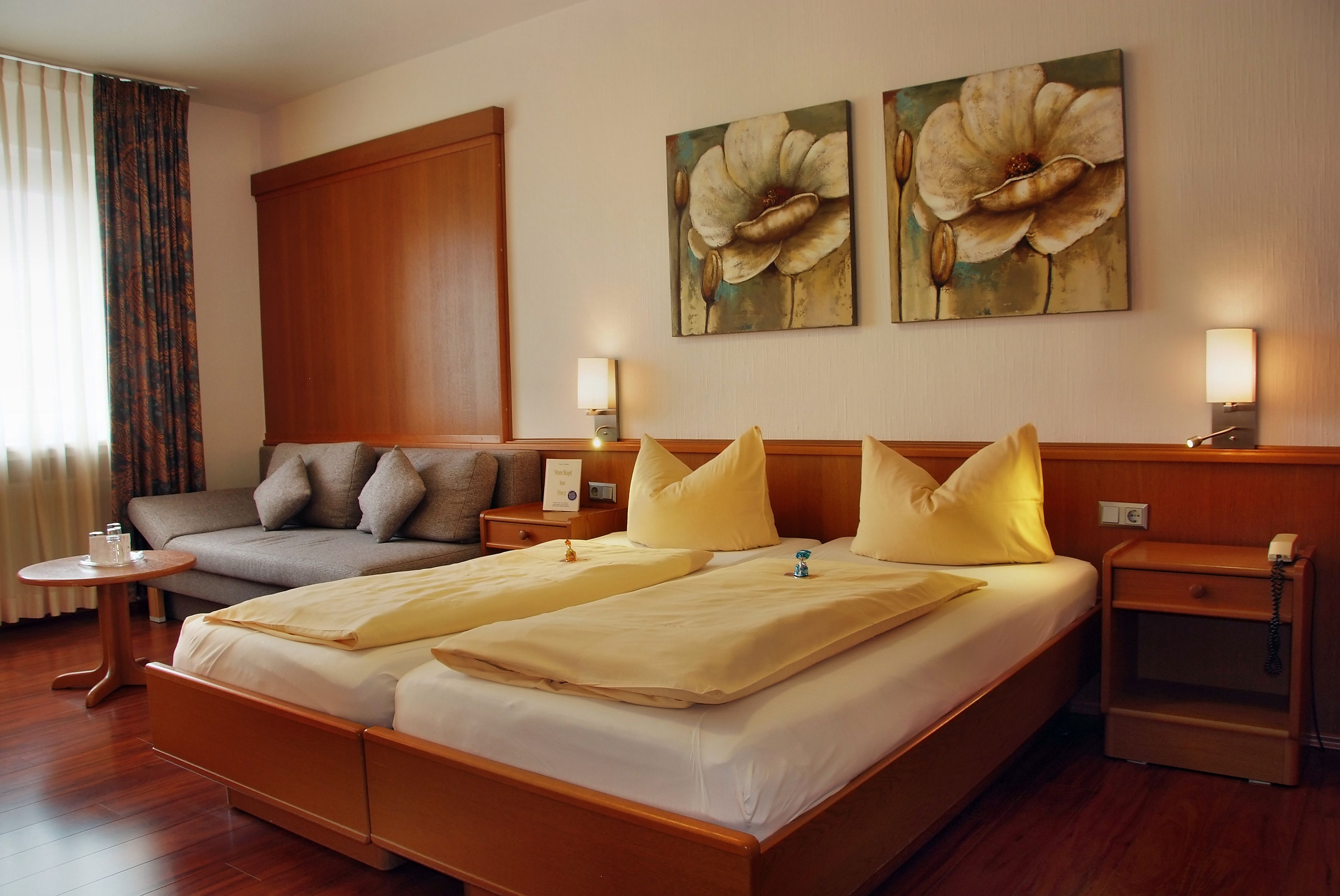 standard double room | hypo-allergenic bedding, minibar, in-room safe, desk