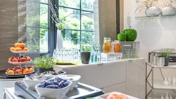 Free daily buffet breakfast