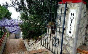 Entrée de l’hébergement