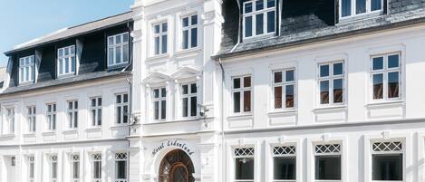 Fachada de la propiedad