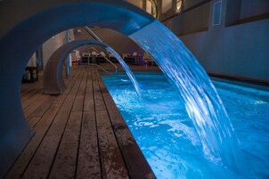 Sauna seca, banheira de hidromassagem, banho turco/hammam, massagens