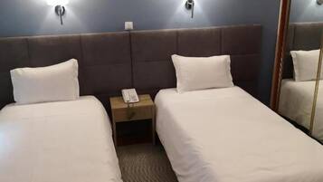 Een minibar, geluiddichte muren, gratis wifi, beddengoed