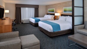 Hypo-allergenic bedding, desk, blackout curtains, soundproofing - Holiday Inn Hotel & Suites Edmonton Airport & Conference Ctr by IHG (Nisku)