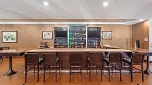 Breakfast, lunch and dinner served - Holiday Inn Hotel & Suites Edmonton Airport & Conference Ctr by IHG (Nisku)