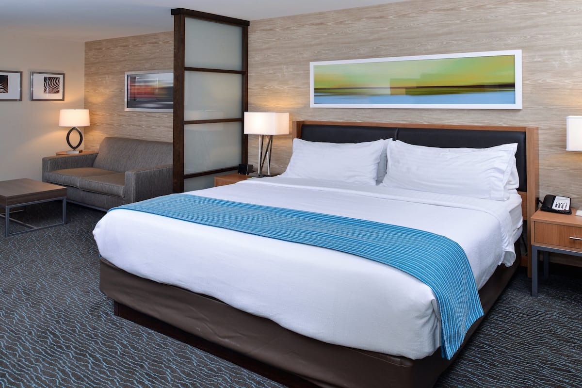 1 bedroom, hypo-allergenic bedding, desk, blackout curtains