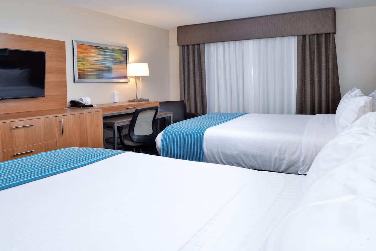 1 bedroom, hypo-allergenic bedding, desk, blackout curtains