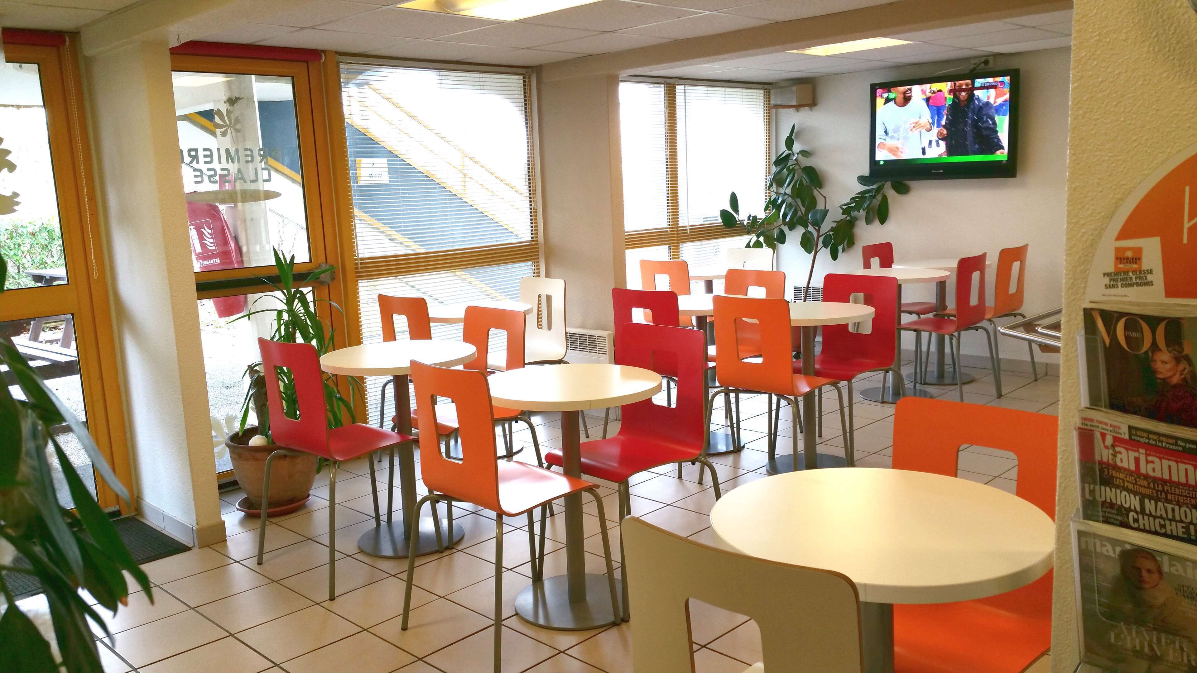 Petit déjeuner buffet (6.5 EUR par personne)