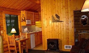 TV - Somer's Bay Log Cabin lodging (Somers)