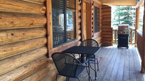 Terrace/patio - Somer's Bay Log Cabin lodging (Somers)
