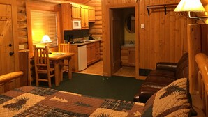 Room - Somer's Bay Log Cabin lodging (Somers)
