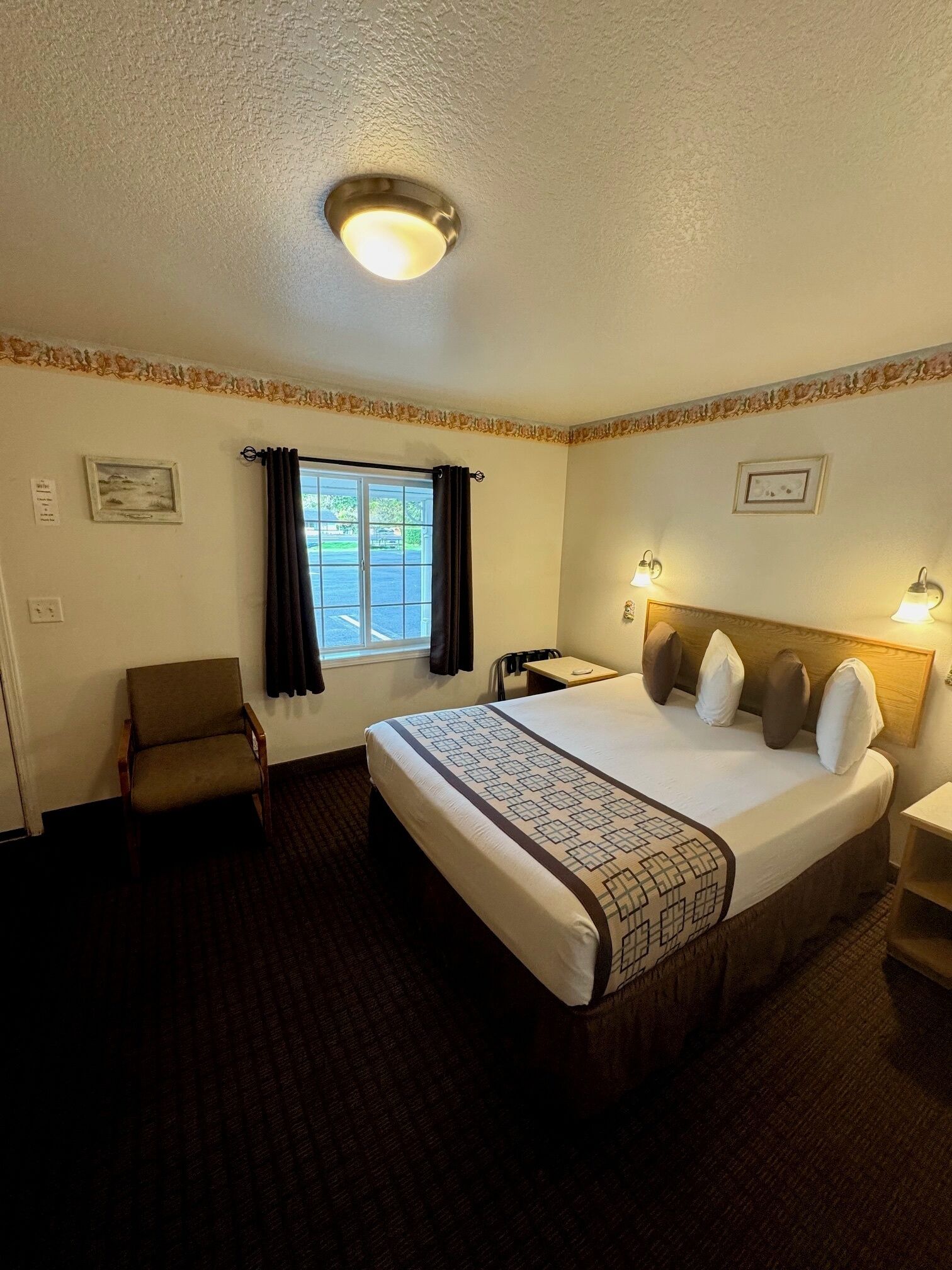 Kamer | Individueel gemeubileerd, een bureau, geluiddichte muren, gratis wifi