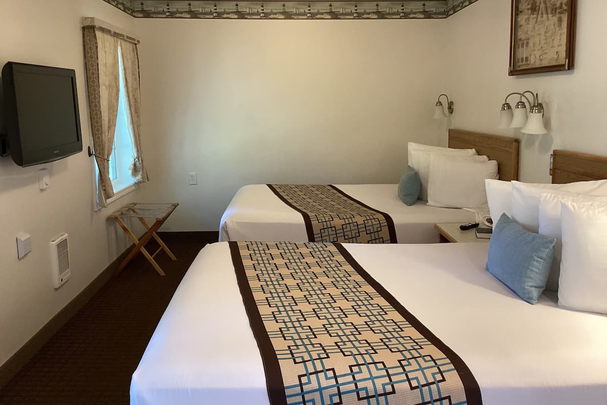 Room | Dilengkapkan perabot secara berasingan, meja, kalis bunyi