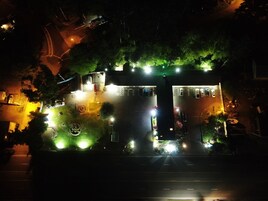 Fachada del alojamiento - Noche