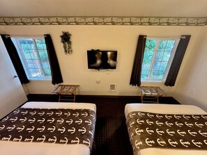 ADA No Pets | Individually furnished, desk, soundproofing, free WiFi - Ocean Breeze Motel (Florence)