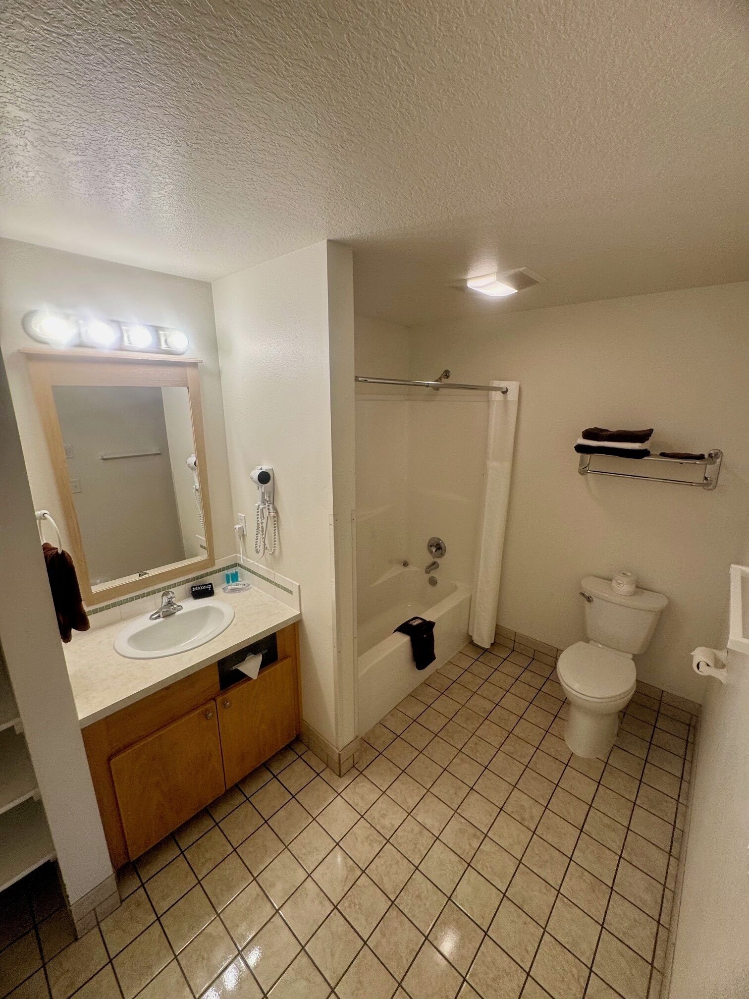 Chambre Simple, 1 grand lit | Salle de bain