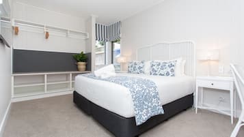 Crestwood & Te Uku Luxury Villas with SPA | Free WiFi, bed sheets