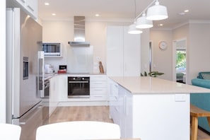 Deluxe-Villa (Tongariro & Ruapehu) | Eigene Küche | Kühlschrank, Mikrowelle, Toaster, Kochgeschirr/Geschirr/Besteck