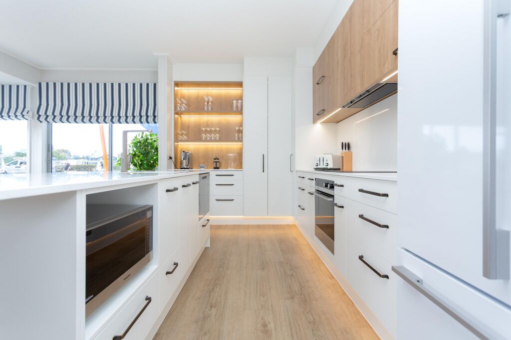 Crestwood &amp; Te Uku Luxury Villas with SPA | Private kitchen | Fridge, microwave, toaster, cookware/dishes/utensils