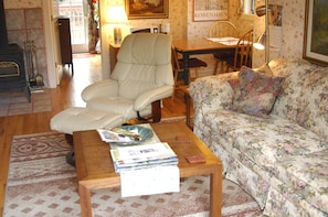 Suite, 1 Queen Bed with Sofa bed (Copenhagen Suite) | Living area | 30-inch TV with satellite channels