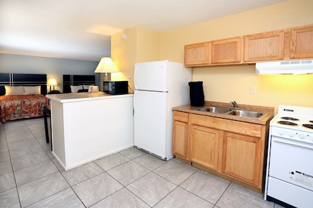Standard Room, 2 Double Beds, Kitchenette | Private kitchen | Fridge, microwave