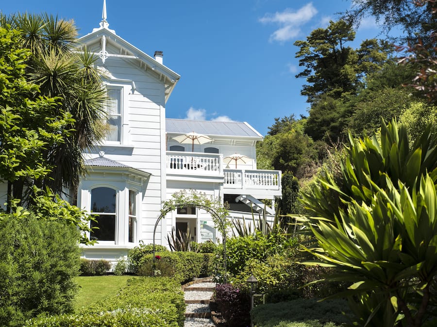 Vista frontal de la propiedad