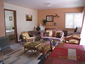 Family Apartment, 1 Bedroom | Dining - Alfa Boutique Motel (Paihia)