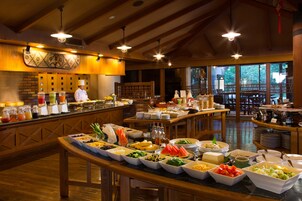 Breakfast, lunch, dinner served; Chinese cuisine 