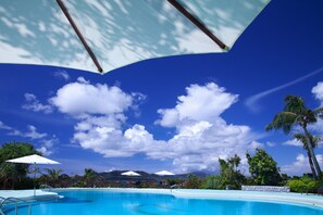 Outdoor pool - Coco Garden Resort Okinawa (Uruma)