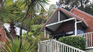 Property grounds - Bay Cabinz Motel (Paihia)