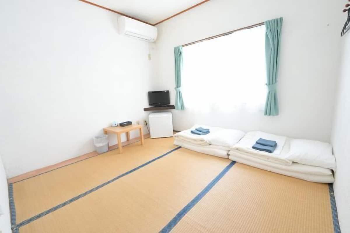 1 Schlafzimmer, Bügeleisen/Bügelbrett, Bettwäsche