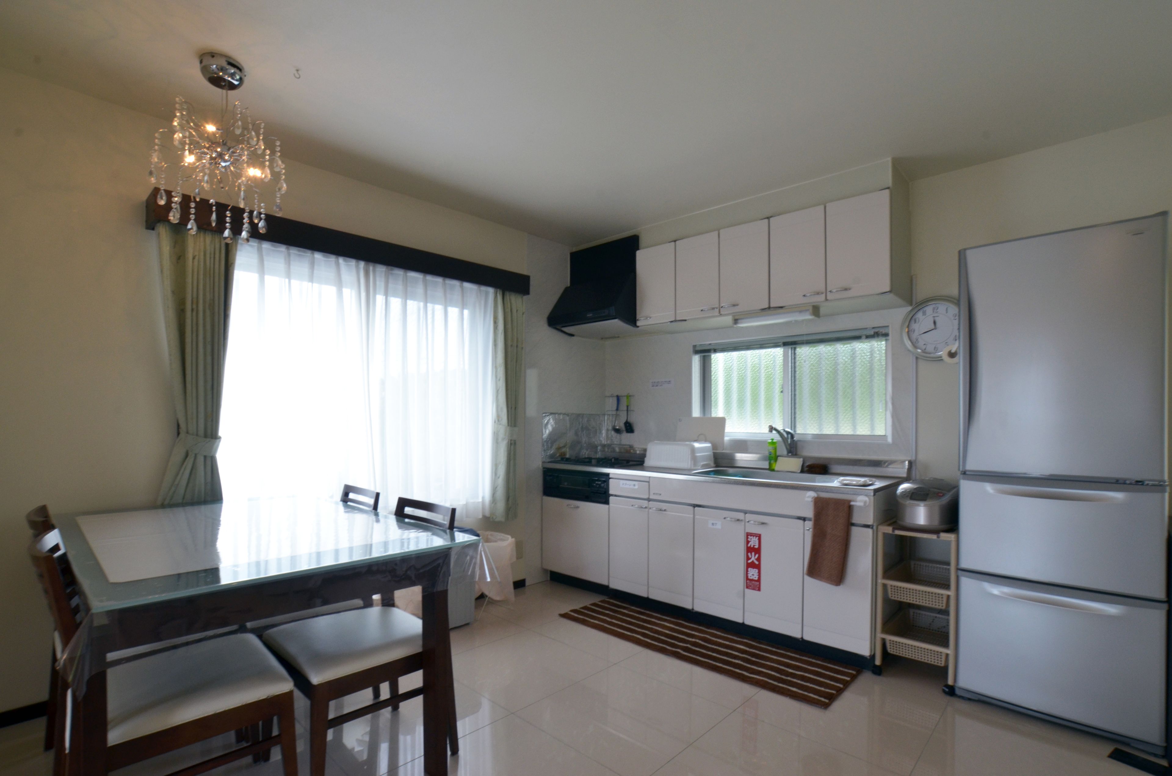 full-sized fridge, microwave, stovetop, cookware/dishes/utensils