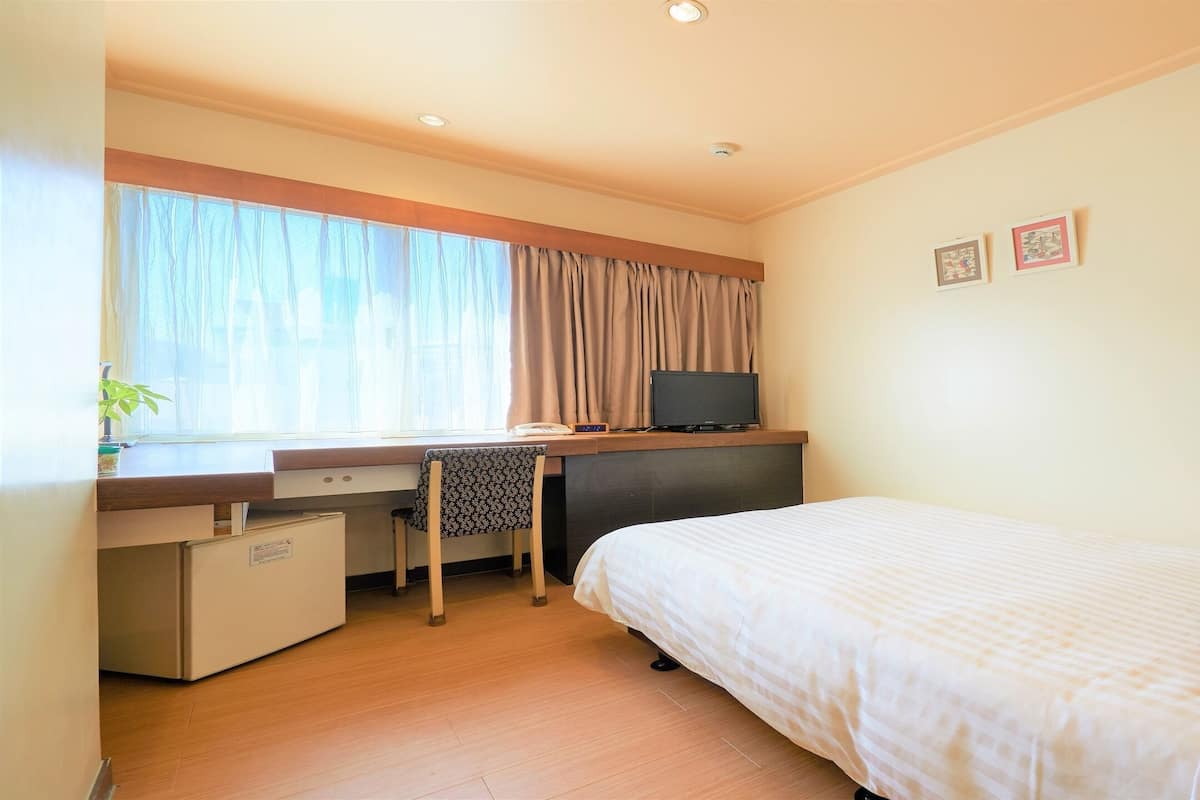 Desk, cots/infant beds, free WiFi, bed sheets