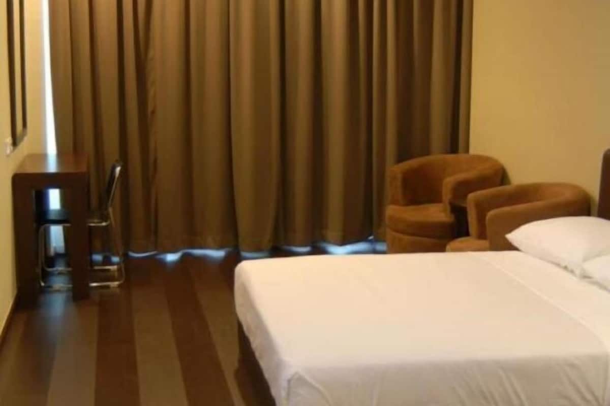 Minibar, desk, rollaway beds, free WiFi