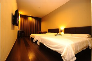 Family Room, 2 Queen Beds | 6 bedrooms, minibar, desk, rollaway beds